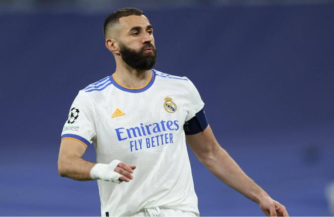 边后卫压上 边后卫压上